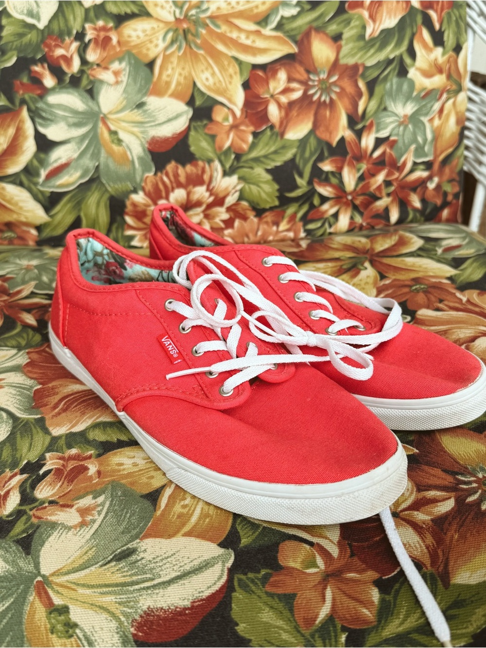 Coral + Floral Vans Women’s 9.5 Casual Sneaker  Atwood Low Skater Lace Up Shoe
